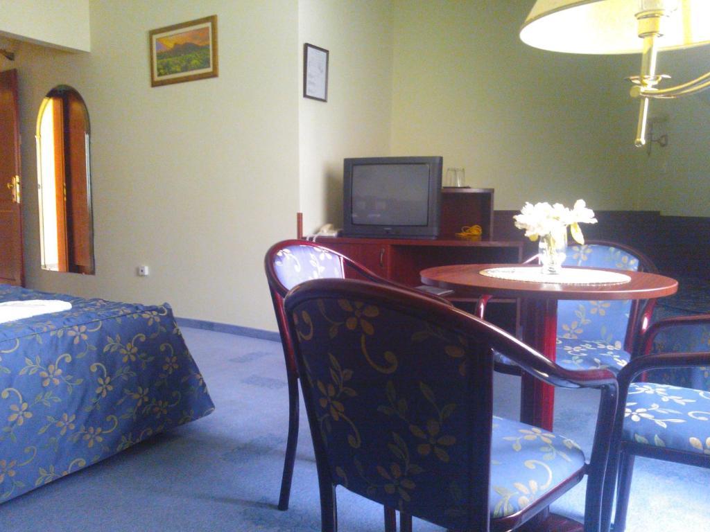 Kolibri Hotel Miskolc Quarto foto